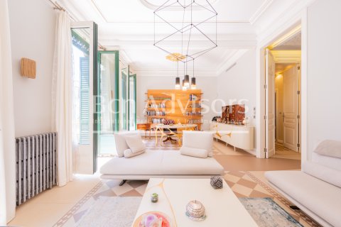 Apartamento de 2 dormitorios en venta en Barcelona, Cataluña, Spain № 2858 - foto 3