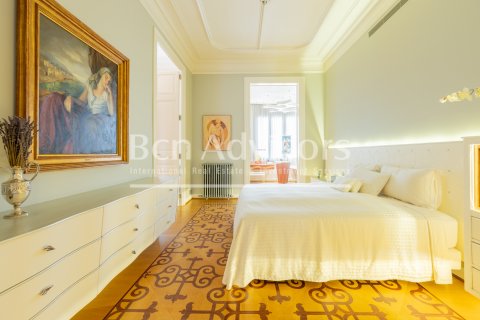 Apartamento de 2 dormitorios en venta en Barcelona, Cataluña, Spain № 2858 - foto 22