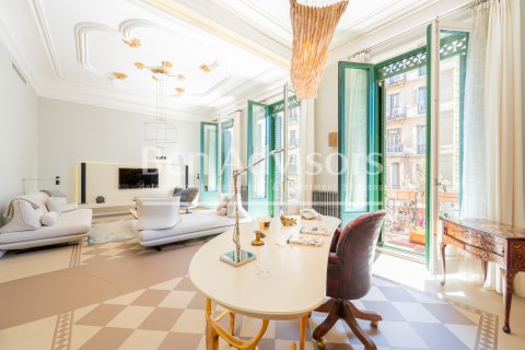 Apartamento de 2 dormitorios en venta en Barcelona, Cataluña, Spain № 2858 - foto 5