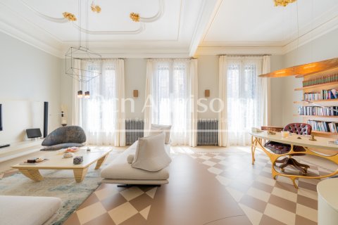 Apartamento de 2 dormitorios en venta en Barcelona, Cataluña, Spain № 2858