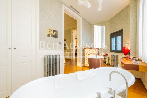 Apartamento de 2 dormitorios en venta en Barcelona, Cataluña, Spain № 2858 - foto 29