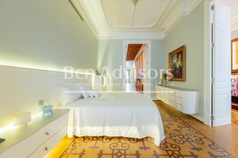 Apartamento de 2 dormitorios en venta en Barcelona, Cataluña, Spain № 2858 - foto 30