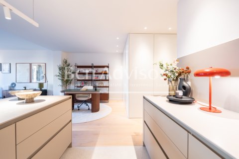 Apartamento de 2 dormitorios en venta en Barcelona, Cataluña, Spain № 2863 - foto 16