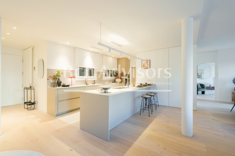 Apartamento de 2 dormitorios en venta en Barcelona, Cataluña, Spain № 2863 - foto 17