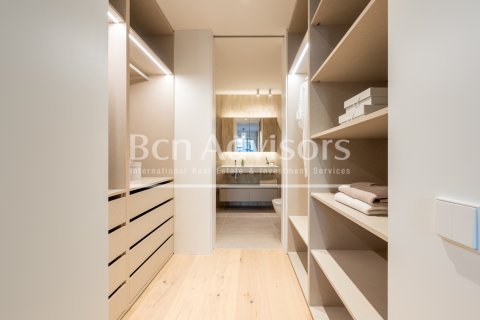 Apartamento de 2 dormitorios en venta en Barcelona, Cataluña, Spain № 2863 - foto 22