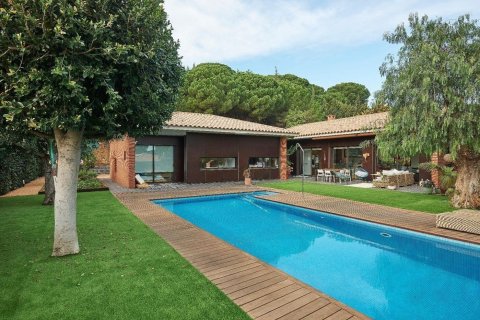 Сasa de 5 dormitorios en venta en Sant Vicenc De Montalt, Barcelona, Cataluña, Spain № 1426 - foto 3