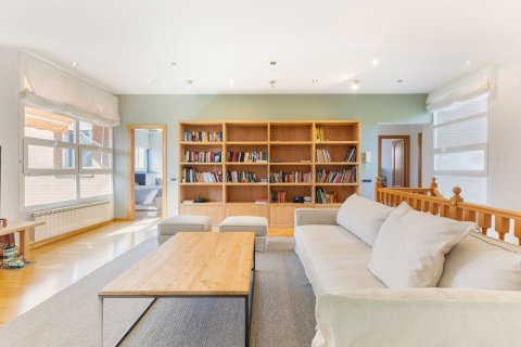 Сasa de 4 dormitorios en venta en Sant Cugat del Vallès, Barcelona, Cataluña, Spain № 1430 - foto 16