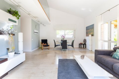 Сasa de 4 dormitorios en venta en Sant Cugat del Vallès, Barcelona, Cataluña, Spain № 1430 - foto 4
