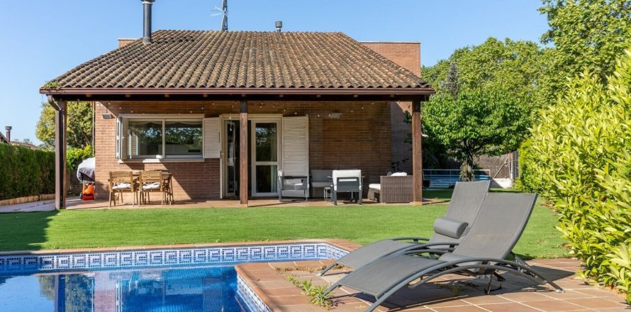 Сasa de 4 dormitorios en venta en Sant Cugat del Vallès, Barcelona, Cataluña, Spain № 1430