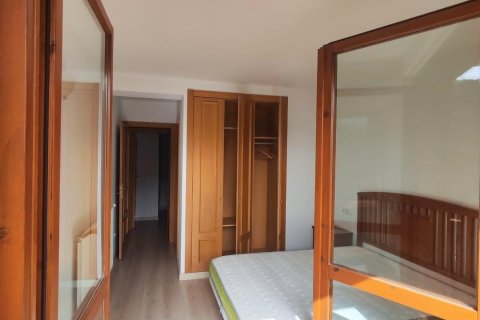 Apartamento de 3 dormitorios en alquiler en Principado De Andorra (Ninguna Poblacion Tiene C.P.), Lérida, Cataluña, Spain № 8000 - foto 7