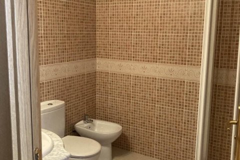 Apartamento de 3 dormitorios en alquiler en Principado De Andorra (Ninguna Poblacion Tiene C.P.), Lérida, Cataluña, Spain № 8000 - foto 11