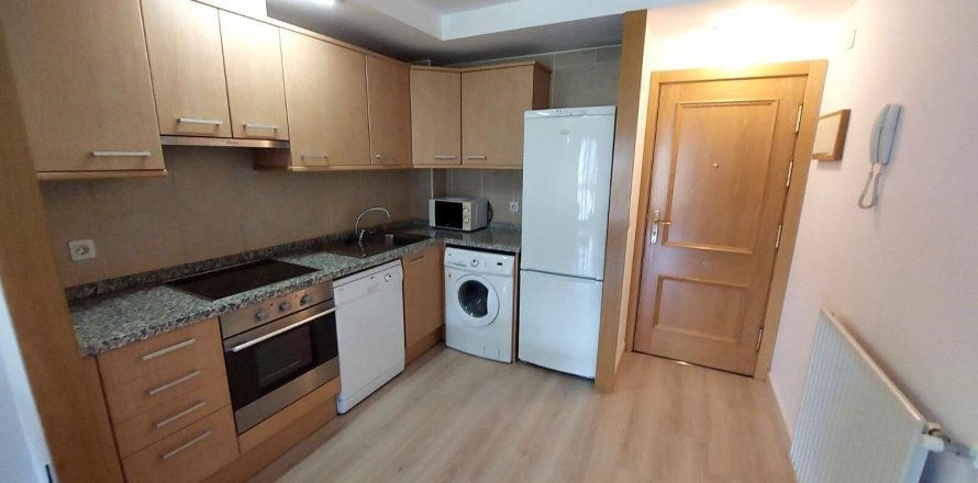 Apartamento de 3 dormitorios en alquiler en Principado De Andorra (Ninguna Poblacion Tiene C.P.), Lérida, Cataluña, Spain № 8000