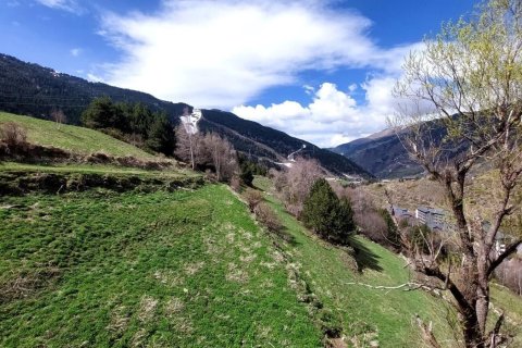 Apartamento de 3 dormitorios en alquiler en Principado De Andorra (Ninguna Poblacion Tiene C.P.), Lérida, Cataluña, Spain № 8000 - foto 12