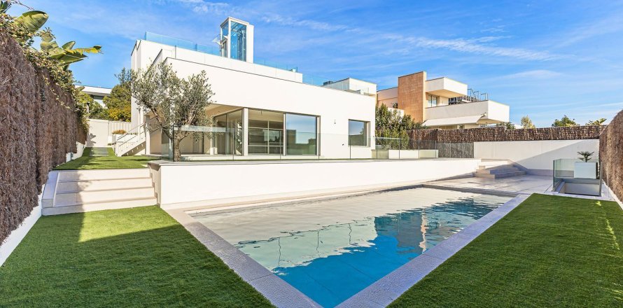 Сasa de 5 dormitorios en venta en Sitges, Barcelona, Cataluña, Spain № 6471