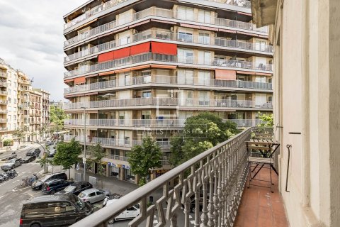 3 bedrooms apartment for sale in Barcelona, Catalonia, Spain № 7127 - photo 2