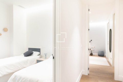 Купить квартиру в Барселона, Испания с 3 спальни, 148м², № 7128 - фото 15