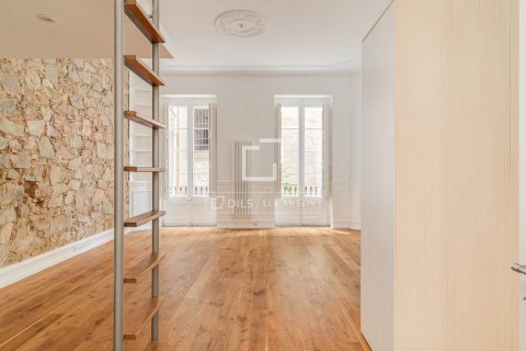 Купить квартиру в Барселона, Испания с 4 спальни, 226м², № 7125 - фото 2