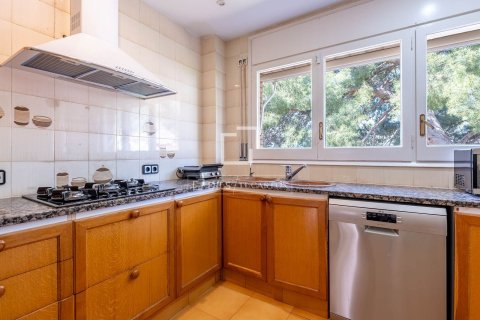Villa de 5 dormitorios en venta en Sant Just Desvern, Barcelona, Cataluña, Spain № 7131 - foto 23