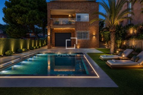 Villa de 5 dormitorios en venta en Sant Just Desvern, Barcelona, Cataluña, Spain № 7131 - foto 29