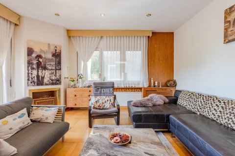 Villa de 5 dormitorios en venta en Sant Just Desvern, Barcelona, Cataluña, Spain № 7131 - foto 4