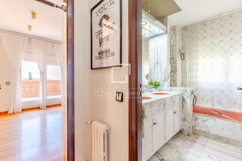Villa de 5 dormitorios en venta en Sant Just Desvern, Barcelona, Cataluña, Spain № 7131 - foto 17