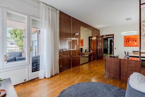 Villa de 5 dormitorios en venta en Sant Just Desvern, Barcelona, Cataluña, Spain № 7131 - foto 26