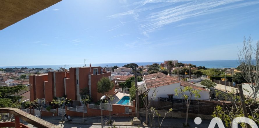 Casa adosada de 5 dormitorios en venta en El Masnou, Barcelona, Cataluña, Spain № 7414