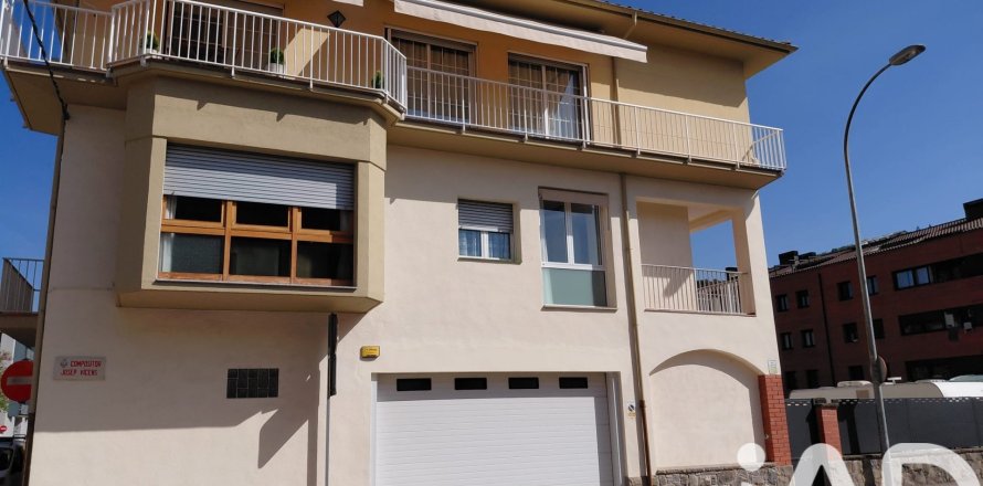 522 sq.m. villa for sale in Olot, Girona, Catalonia, Spain № 7417