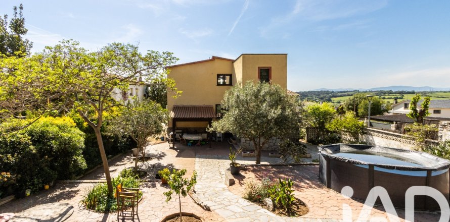 Сasa de 6 dormitorios en venta en La Roca del Vallès, Barcelona, Cataluña, Spain № 7418