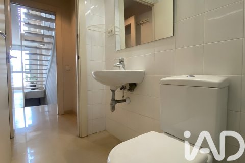 Сasa de 4 dormitorios en venta en Premia De Mar, Barcelona, Cataluña, Spain № 7413 - foto 6
