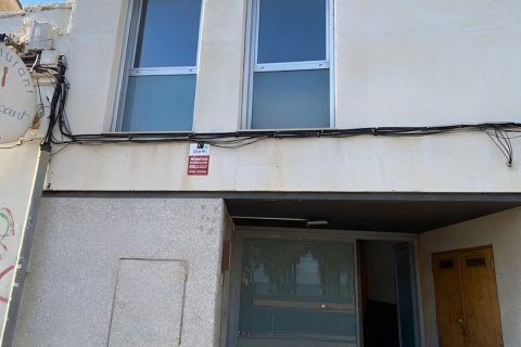 Сasa de 4 dormitorios en venta en Premia De Mar, Barcelona, Cataluña, Spain № 7413 - foto 2
