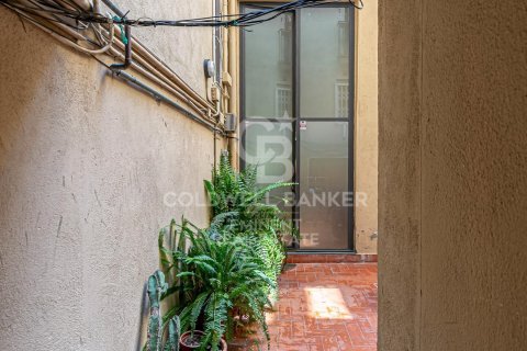 Apartamento de 1 dormitorio en venta en Barcelona, Cataluña, Spain № 5406 - foto 2