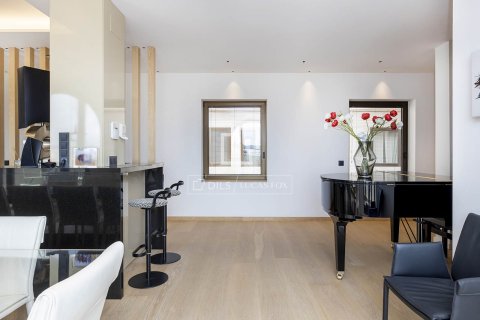 4 bedrooms penthouse for rent in Barcelona, Catalonia, Spain № 3758 - photo 17