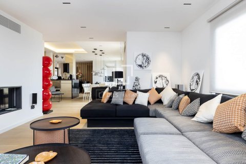 Ático de 4 dormitorios en alquiler en Barcelona, Cataluña, Spain № 3758