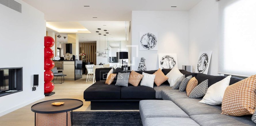 4 bedrooms penthouse for rent in Barcelona, Catalonia, Spain № 3758