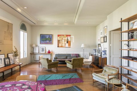 Apartamento de 4 dormitorios en alquiler en Barcelona, Cataluña, Spain № 3754