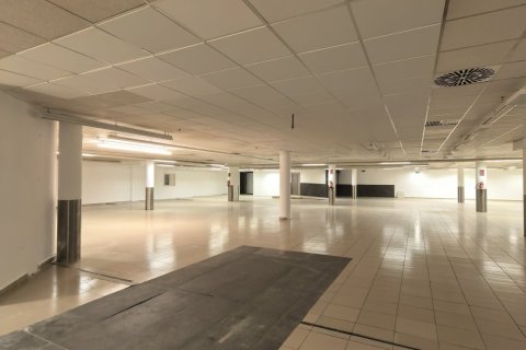 Propiedad comercial de 2340 m² en venta en Barcelona, Cataluña, Spain № 1317 - foto 4