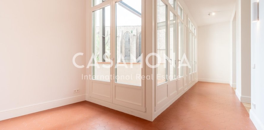 2 bedrooms apartment for sale in Ciutat Vella, Barcelona, Catalonia, Spain № 2342