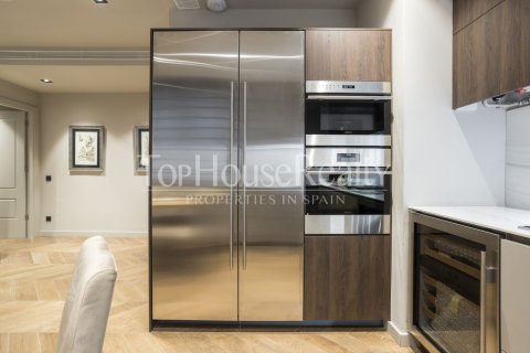 Apartamento de 2 dormitorios en venta en Ciudad Vieja, Barcelona, Cataluña, Spain № 2343 - foto 7