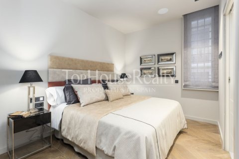 Apartamento de 2 dormitorios en venta en Ciudad Vieja, Barcelona, Cataluña, Spain № 2343 - foto 14