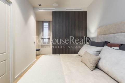 Apartamento de 2 dormitorios en venta en Ciudad Vieja, Barcelona, Cataluña, Spain № 2343 - foto 16