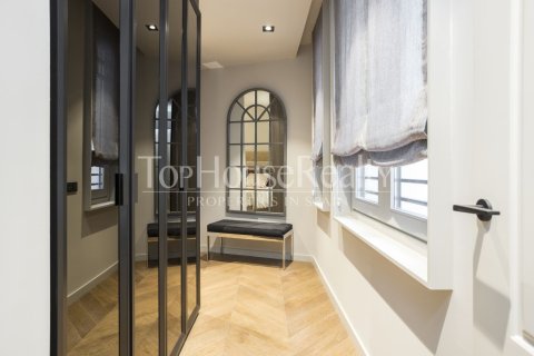 Apartamento de 2 dormitorios en venta en Ciudad Vieja, Barcelona, Cataluña, Spain № 2343 - foto 21