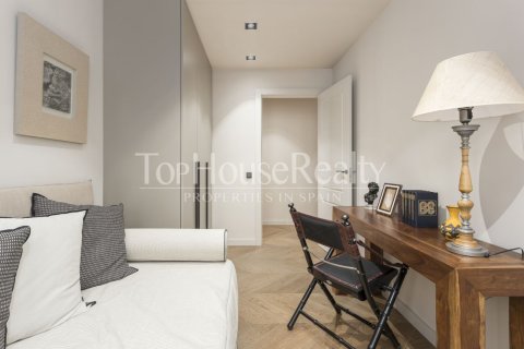 Apartamento de 2 dormitorios en venta en Ciudad Vieja, Barcelona, Cataluña, Spain № 2343 - foto 22