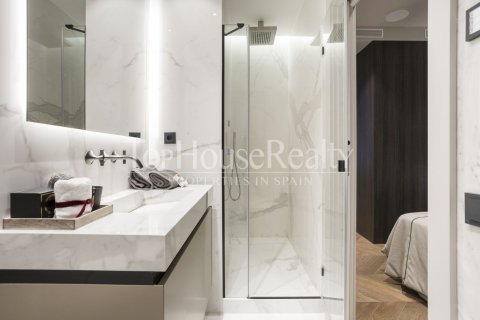 Apartamento de 2 dormitorios en venta en Ciudad Vieja, Barcelona, Cataluña, Spain № 2343 - foto 19