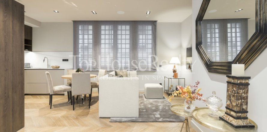 Apartamento de 2 dormitorios en venta en Ciudad Vieja, Barcelona, Cataluña, Spain № 2343