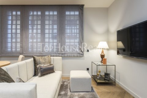 Apartamento de 2 dormitorios en venta en Ciudad Vieja, Barcelona, Cataluña, Spain № 2343 - foto 3