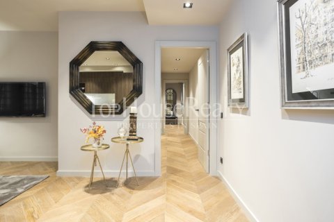 Apartamento de 2 dormitorios en venta en Ciudad Vieja, Barcelona, Cataluña, Spain № 2343 - foto 11