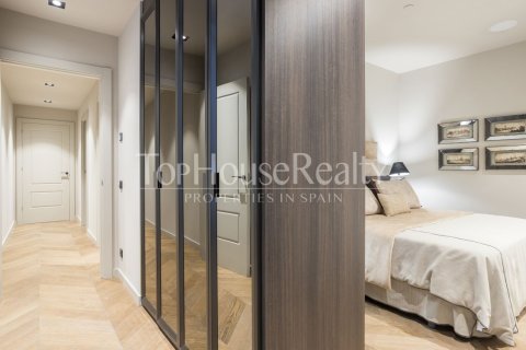Apartamento de 2 dormitorios en venta en Ciudad Vieja, Barcelona, Cataluña, Spain № 2343 - foto 20