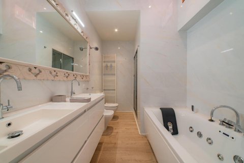 Сasa de 10 dormitorios en venta en Begur, Gerona, Cataluña, Spain № 1758 - foto 15