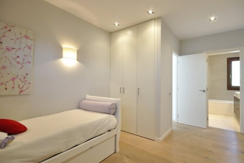 Сasa de 7 dormitorios en venta en Sant Andreu de Llavaneres, Barcelona, Cataluña, Spain № 1753 - foto 17